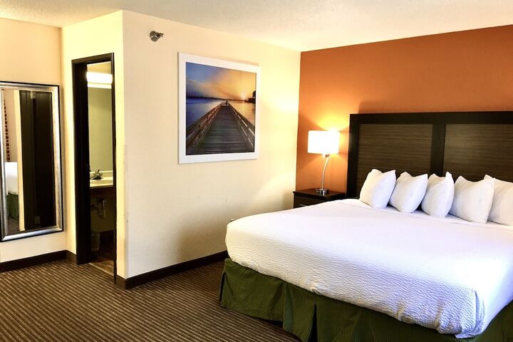 Room 40 of 77