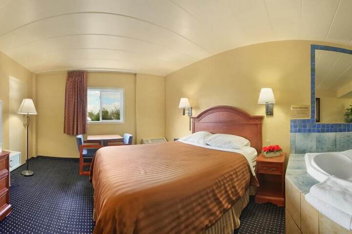 Travelodge by Wyndham Lima OH
