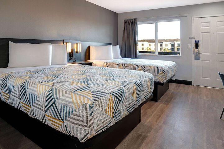 Room 21 of 32