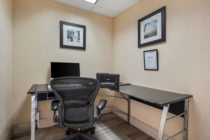 Business Center 71 of 78