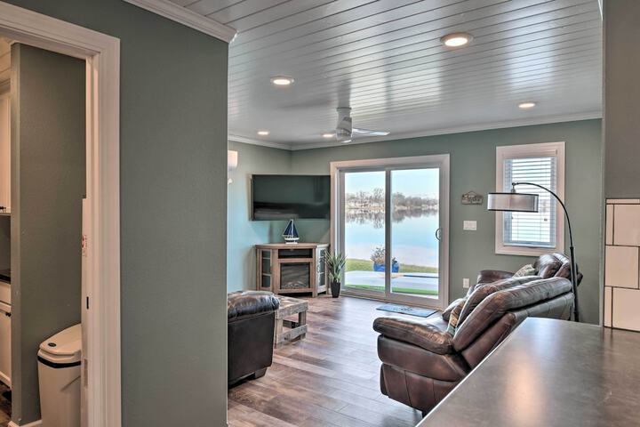The Lakefront Home - 5 Minutes From Detroit Lakes!