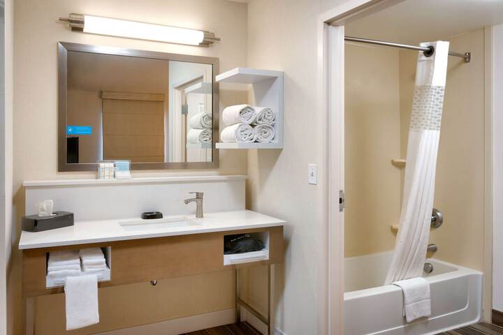 Room 16 of 36