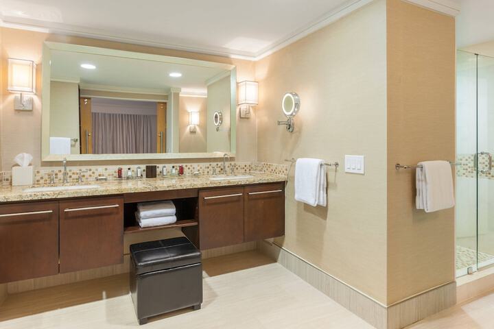 Room 43 of 115