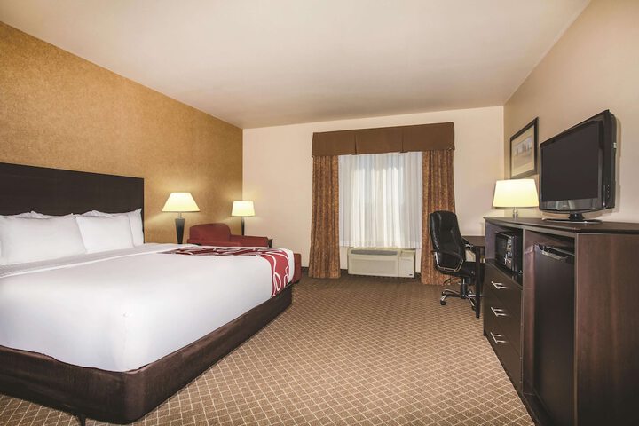 Room 27 of 34