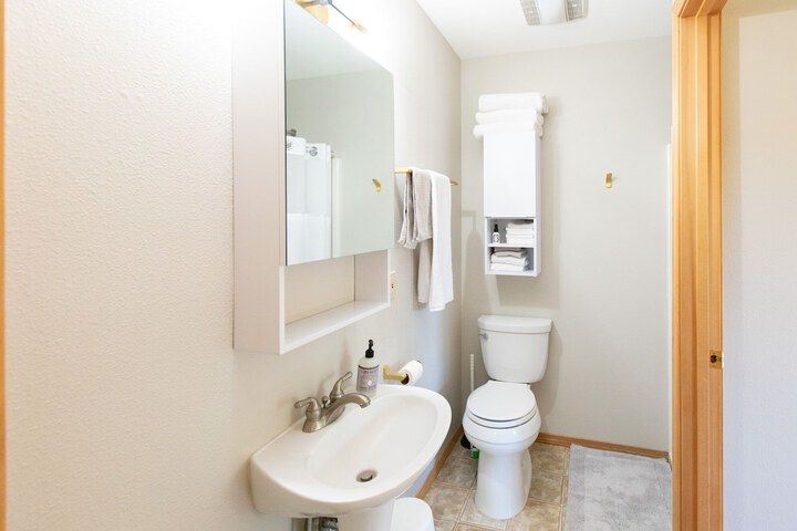 The Oaks Home features Private Disc Golf Course by RedAwning