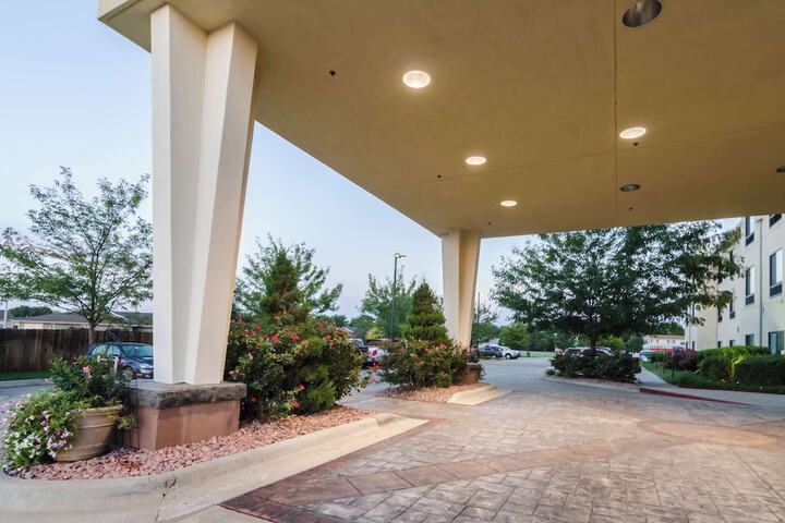Comfort Suites Salina South
