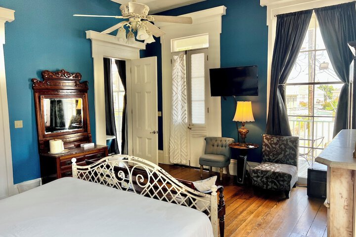 Room 26 of 100