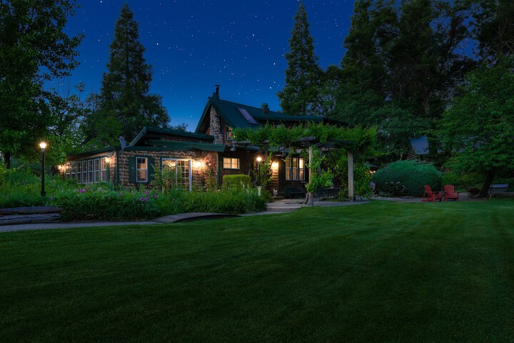 The Davies Family Inn