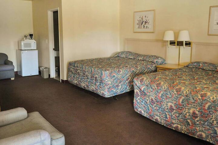 California Suites Motel