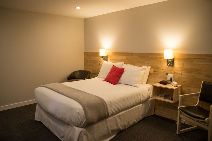 Room 5 of 16