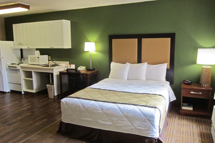 Room 9 of 28