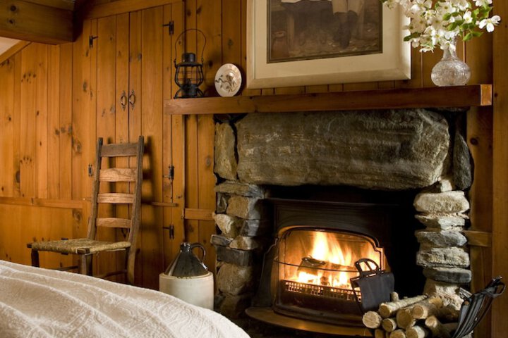 1906 Pine Crest Inn