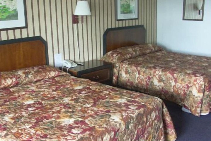 Deerwood Inn and Madison Campground
