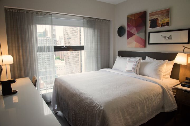 Room 16 of 28