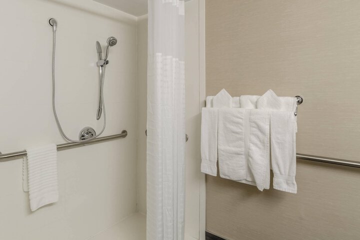 Comfort Inn & Suites West Springfield