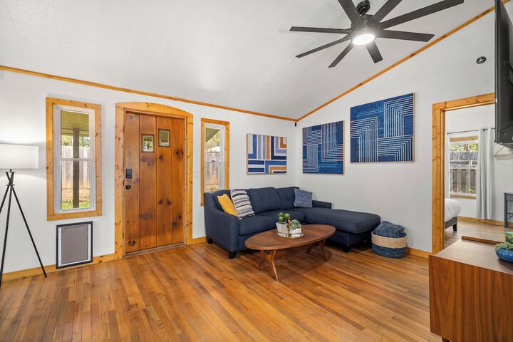 CedarWood Inn