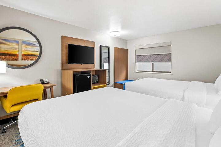 Days Inn by Wyndham Mitchell SD