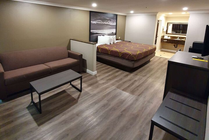 Room 33 of 35