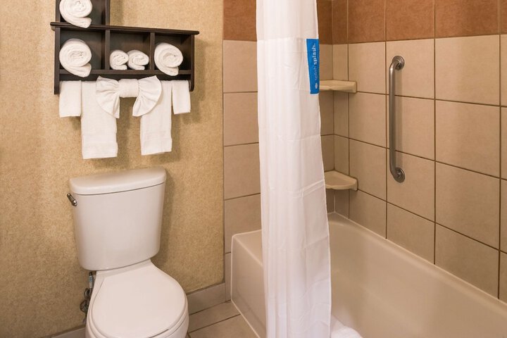 Hampton Inn & Suites Ontario