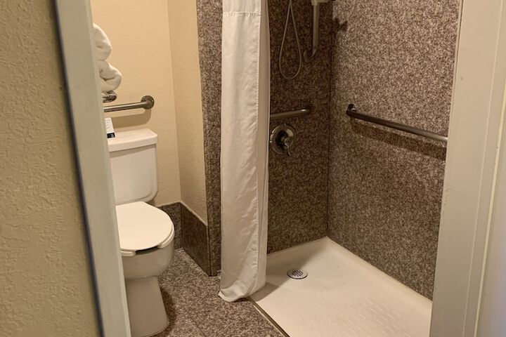 Room 27 of 49