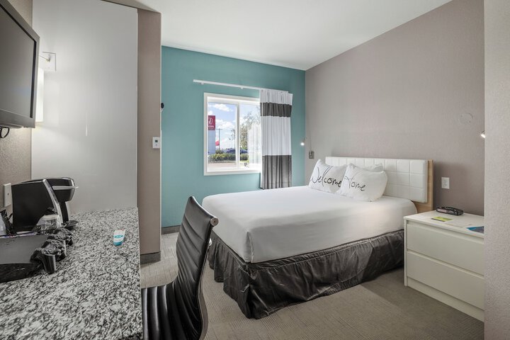 Room 21 of 34