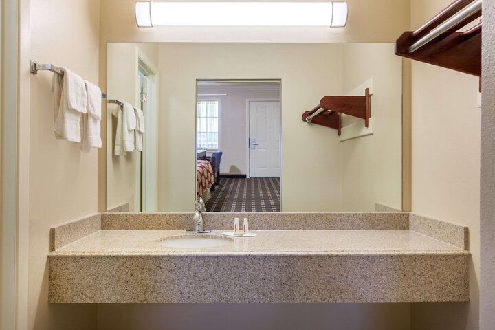 Room 8 of 19