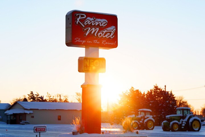 Raine Motel