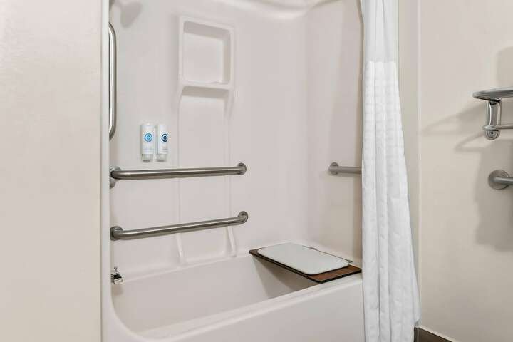 Comfort Inn & Suites Taylor - Detroit