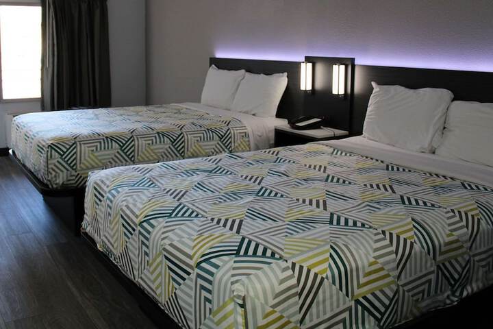 Room 5 of 8