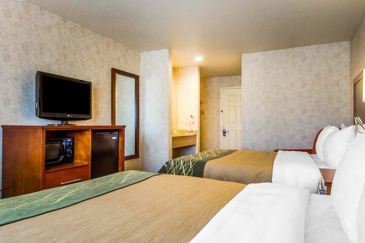 Room 10 of 32