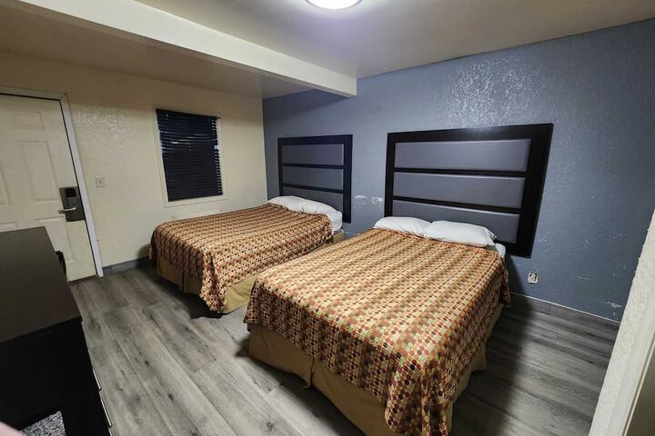 Room 26 of 38