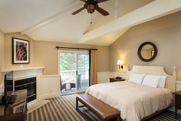 Lighthouse Lodge & Cottages
