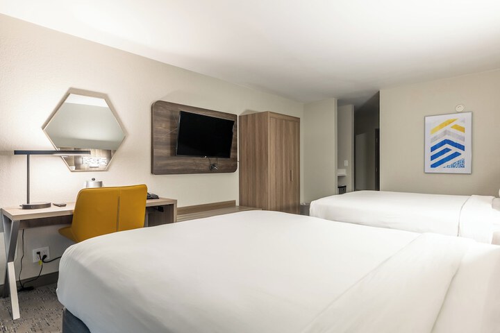 Room 28 of 47