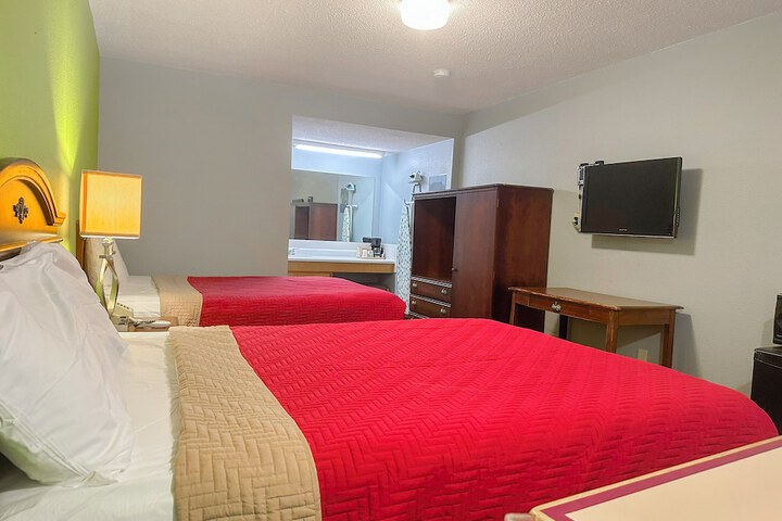 OYO Hickory House Inn