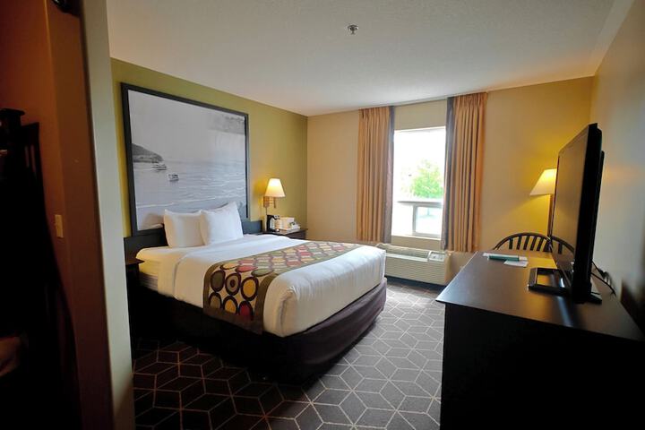 Super 8 by Wyndham Midland