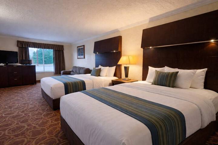 Sturgis Lodge & Suites Travelodge by Wyndham