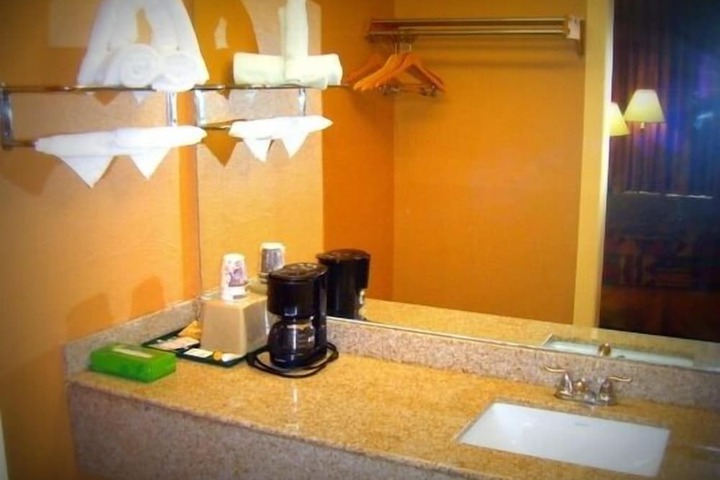 Room 16 of 19