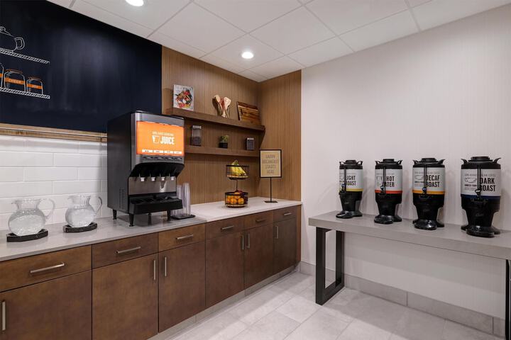 Hampton Inn & Suites Marina