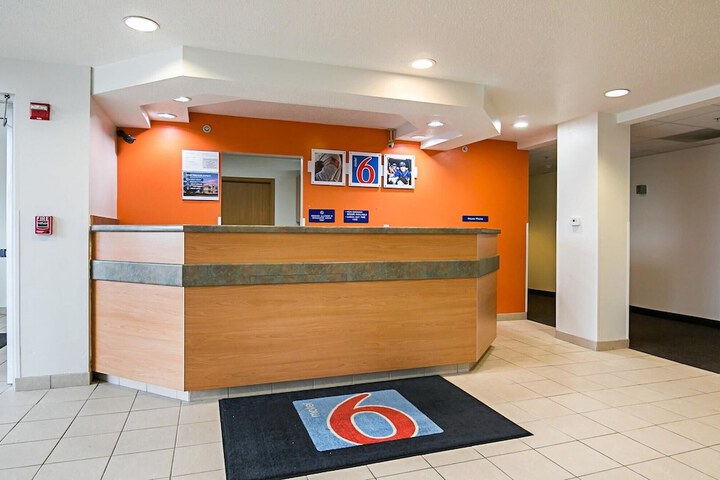 Motel 6 Sycamore IL