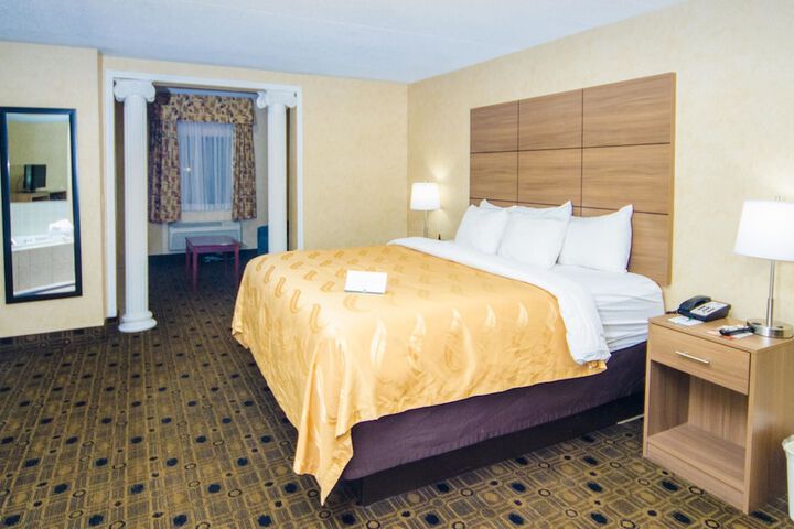 Room 52 of 100