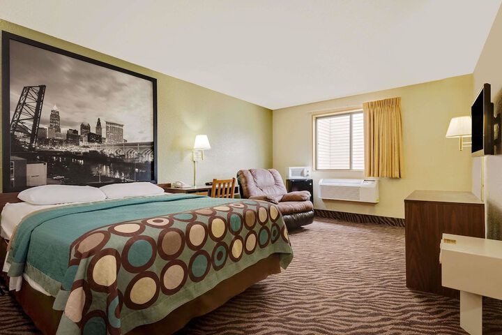 Room 11 of 14