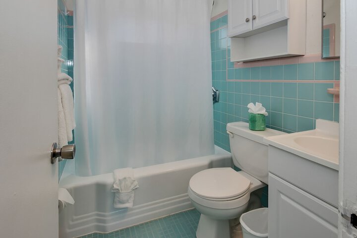 Daytona Inn & Suites