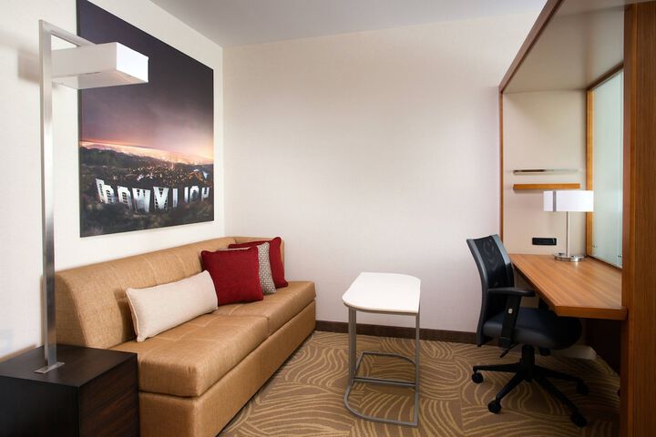 Room 32 of 61