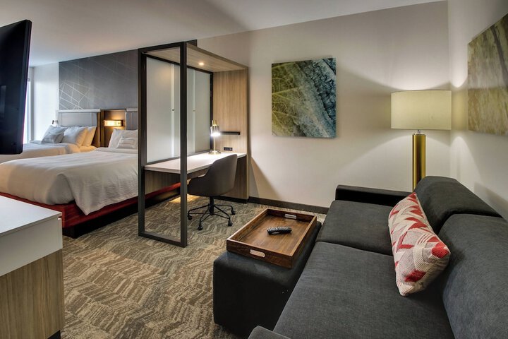 Room 13 of 27