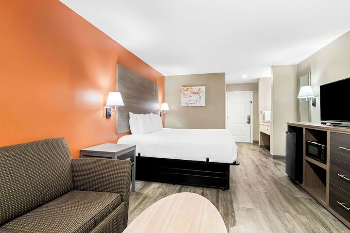 Room 8 of 32