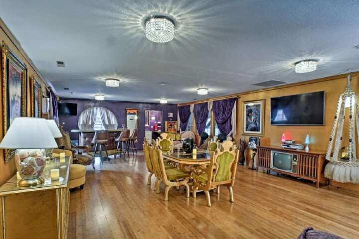 Room 42 of 61