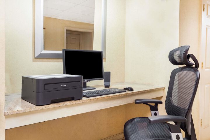Business Center 30 of 32