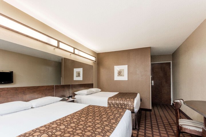 Room 11 of 23