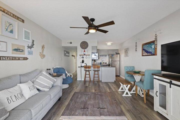 Gorgeous views Oceanfront, Pool,The Driftwood!