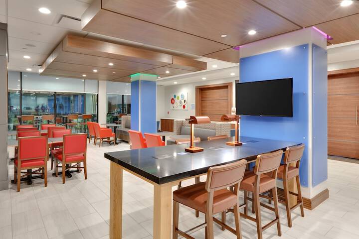 Holiday Inn Express & Suites Fort Worth North - Northlake by IHG